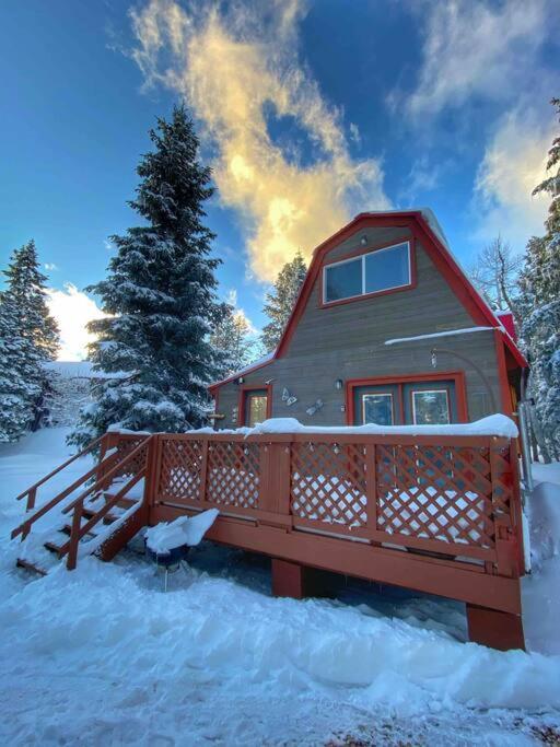 Charming Blue Farmhouse Cabin Duck Creek Village Exterior foto